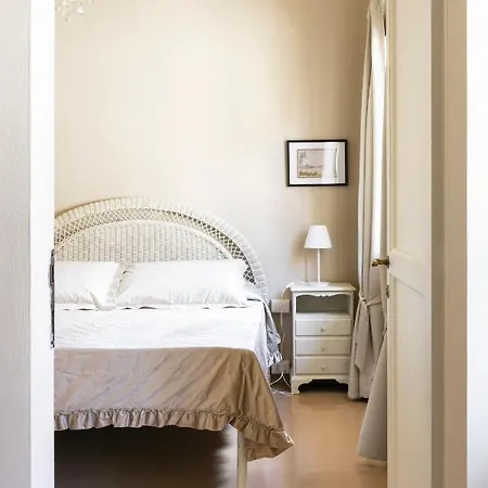招待所 Santaelisabettafirenze 2 *
